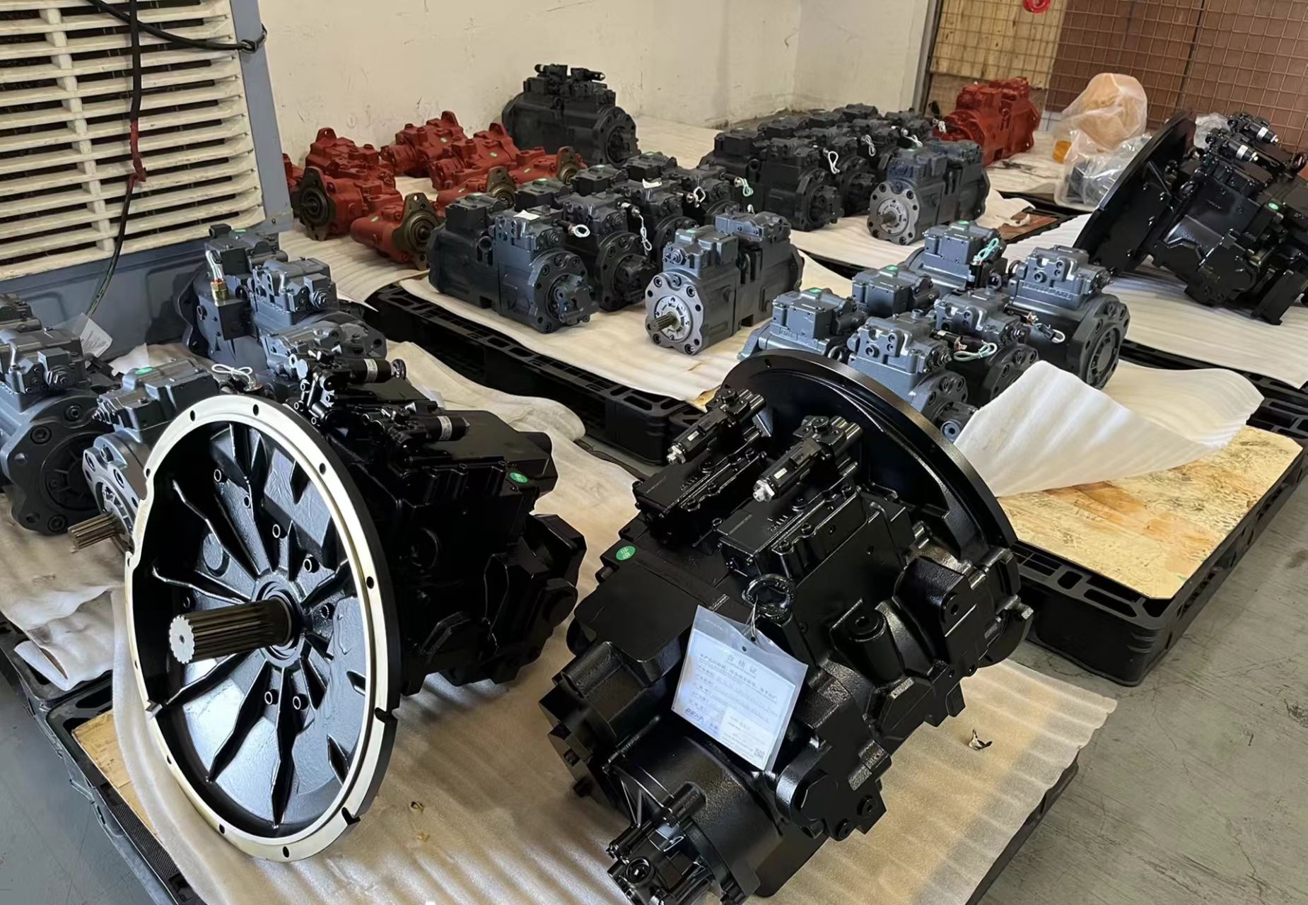 Excavator hydraulic pump stock in Linye warehouse